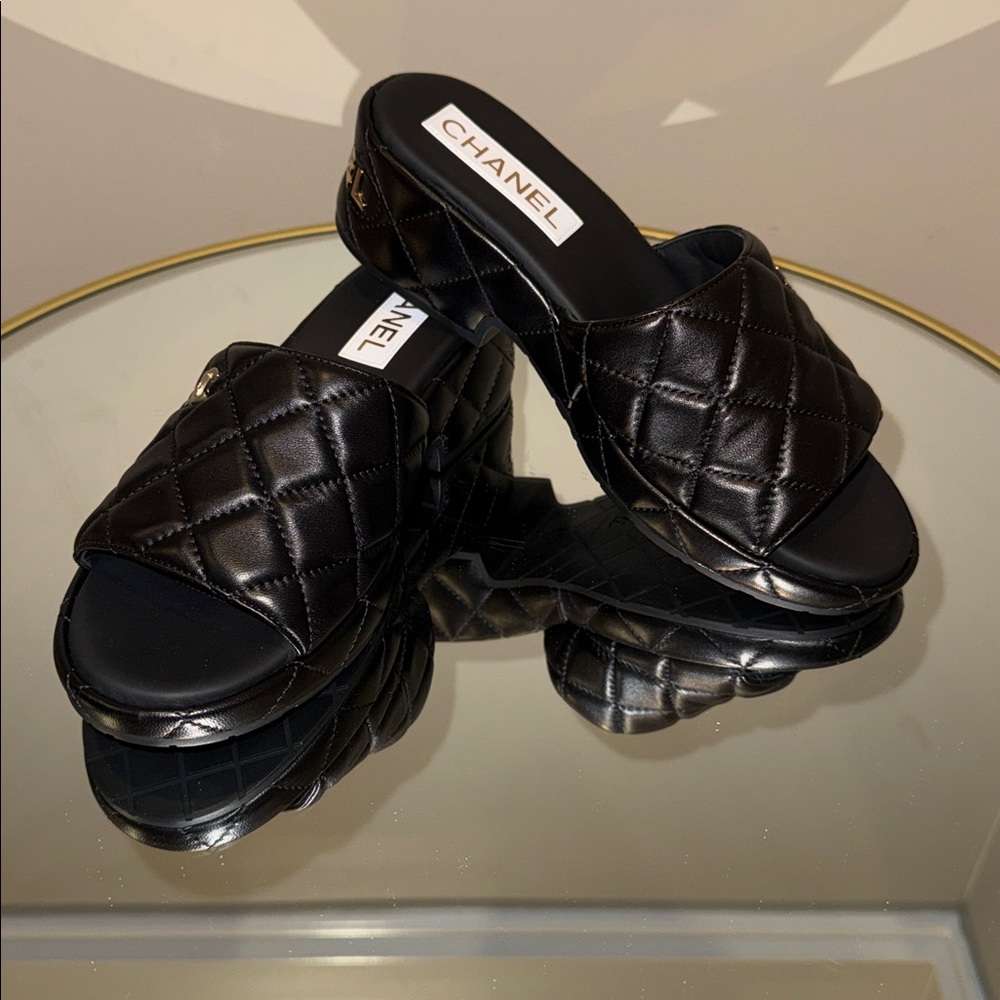 CHANEL Dad sandals Quilted leather CC logo slide 38 - Picture 13 of 17